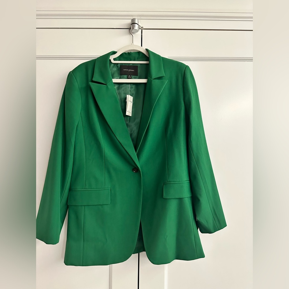 Banana Republic Emerald jacket. Brand new. Perfect on tailored pants or jeans.